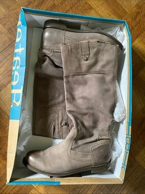 OTBT tan pull on Boots